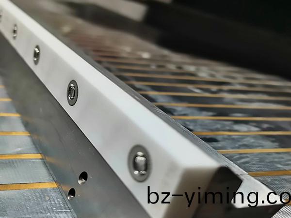 固(gu)定(ding)刀(dao)架(jia)，定(ding)刀(dao)架，得人(ren)精工(gong)定製切(qie)粒(li)機配(pei)件(jian)