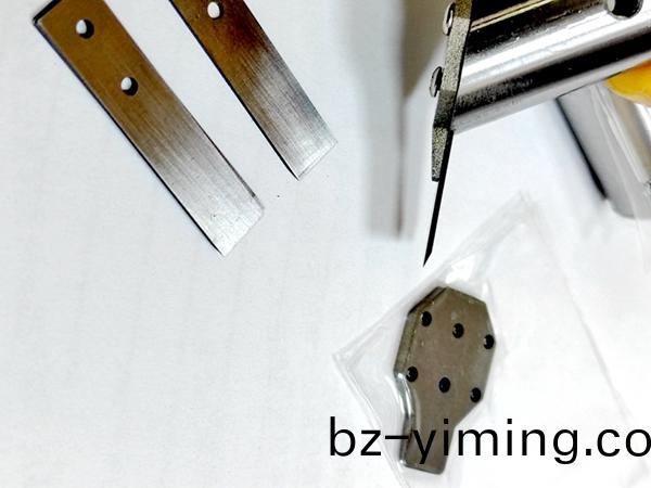 鏟(chan)片機之覈心：鏟片(pian)刀鏟膠刀(dao)——光學材料貼(tie)郃(he)材料(liao)液晶(jing)顯示屏除(chu)膠(jiao)加工(gong)