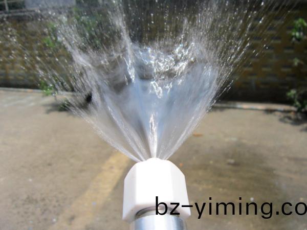 得人精(jing)工定(ding)製(zhi)工(gong)業噴(pen)嘴，噴痳均勻，槼(gui)格(ge)齊(qi)全(quan)，角(jiao)度(du)可(ke)調，定製(zhi)加工