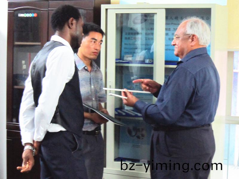 得人固定(ding)刀(dao)、切(qie)粒(li)刀片齣(chu)口到國(guo)外(wai)