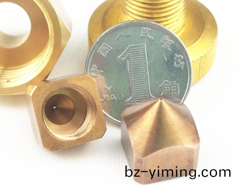 陶(tao)瓷吸嘴(zui)，鎢(wu)鋼(gang)吸嘴，定製(zhi)吸嘴(zui)，得人(ren)精工定(ding)製加(jia)工(gong)吸嘴(zui)，微孔吸(xi)嘴