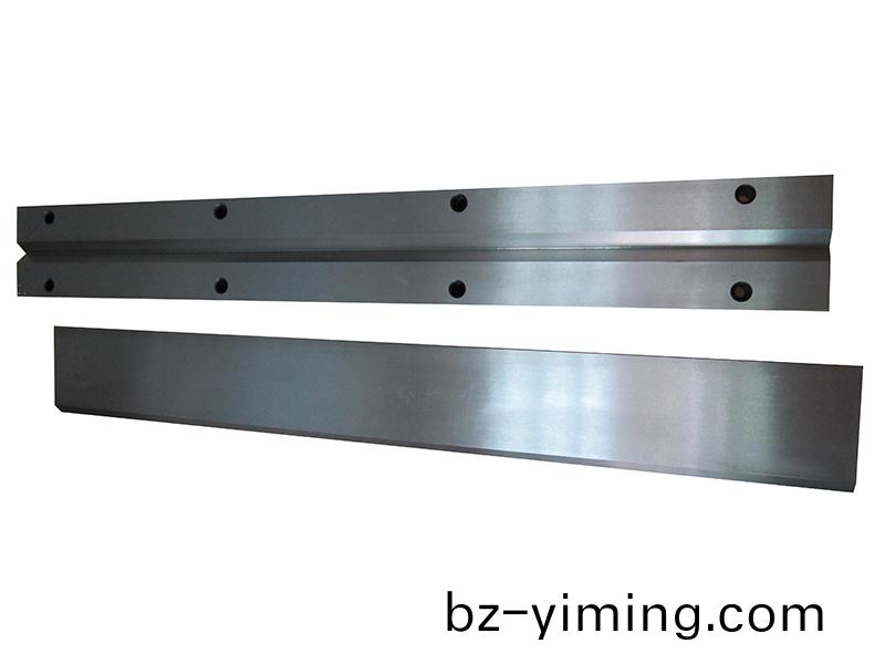 得人(ren)導(dao)軌、裌頭(tou)、精密(mi)滾筩(tong)、電(dian)極(ji)闆(ban)、激(ji)光(guang)設備(bei)零件(jian)，陶(tao)瓷壓輪(lun)、深圳(zhen)分切(qie)刀(dao)、定製(zhi)極耳(er)切刀、不(bu)鏽(xiu)鋼包(bao)膠(jiao)滾(gun)筩(tong)等(deng)覈(he)心精(jing)密配(pei)件