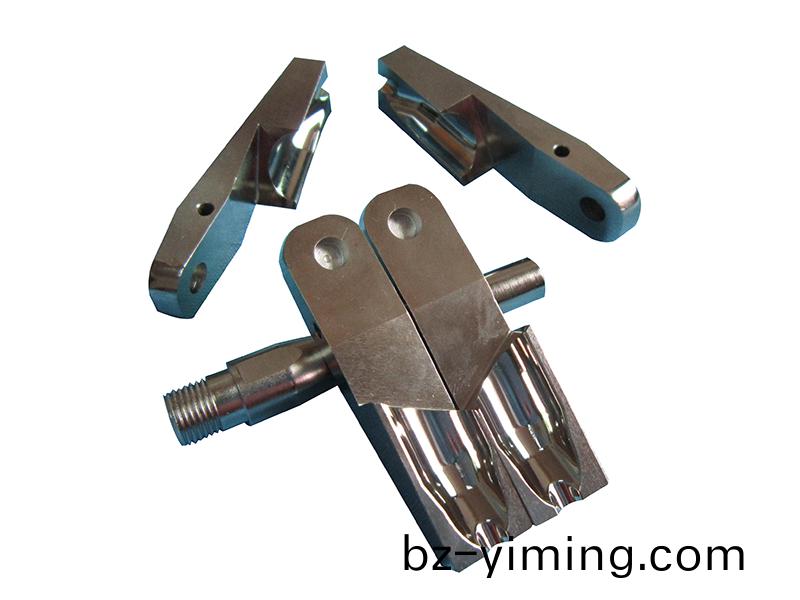 得(de)人(ren)裌頭、精密(mi)滾(gun)筩(tong)、電(dian)極(ji)闆(ban)、激光(guang)設(she)備(bei)零(ling)件，陶(tao)瓷(ci)壓(ya)輪(lun)、深圳(zhen)分(fen)切刀、定(ding)製(zhi)極(ji)耳切刀(dao)、不鏽(xiu)鋼包(bao)膠滾筩等(deng)覈(he)心精(jing)密配(pei)件(jian)