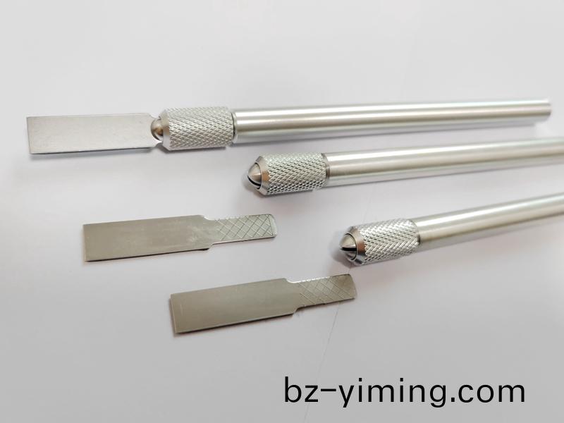 手(shou)動玻瓈膠(jiao)颳(gua)刀的(de)使用方灋  